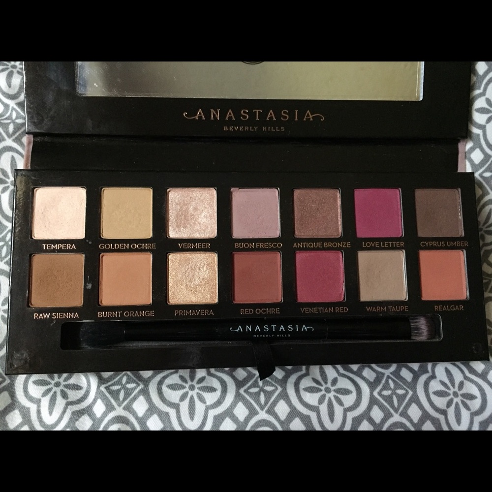 Anastasia Modern Renaissance palette
